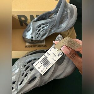 Yeezy Foam RNR MX Granite